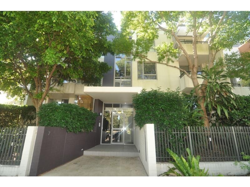 7 Blaxland Avenue, Newington NSW 2127