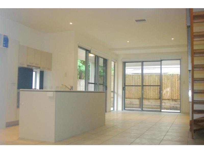 Unit 1/5 Sovereign Street, Indooroopilly QLD 4068