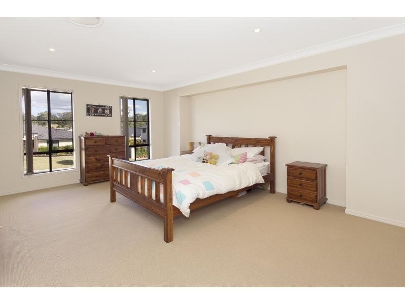 8 Lomond Place, Parkinson QLD 4115