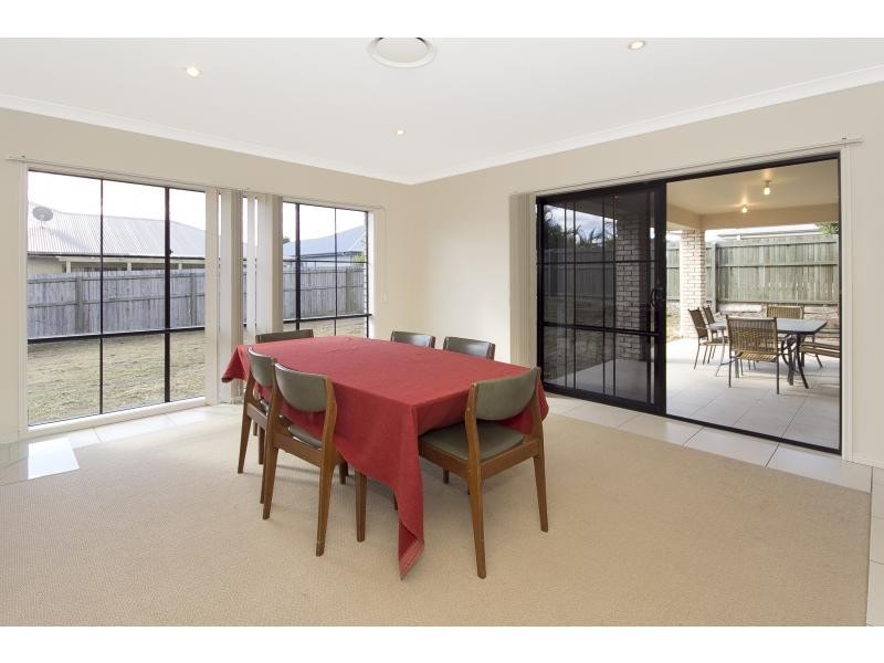 8 Lomond Place, Parkinson QLD 4115