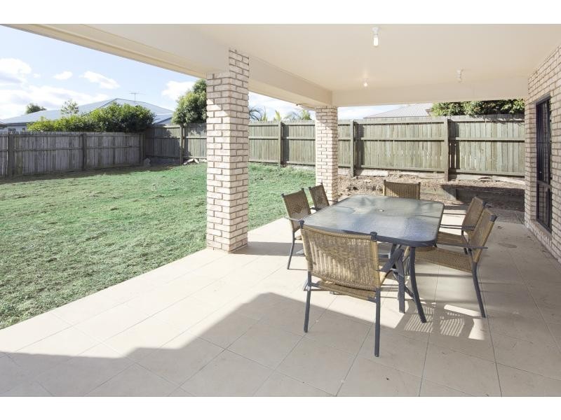 8 Lomond Place, Parkinson QLD 4115