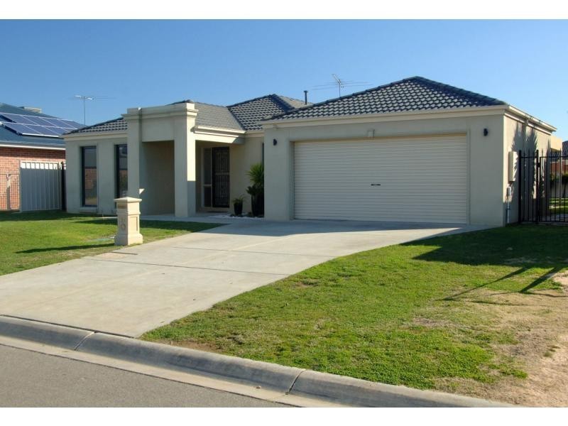 27 Monash Drive, Wangaratta VIC 3677