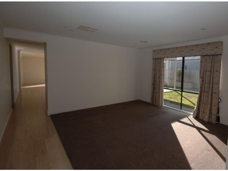 27 Monash Drive, Wangaratta VIC 3677