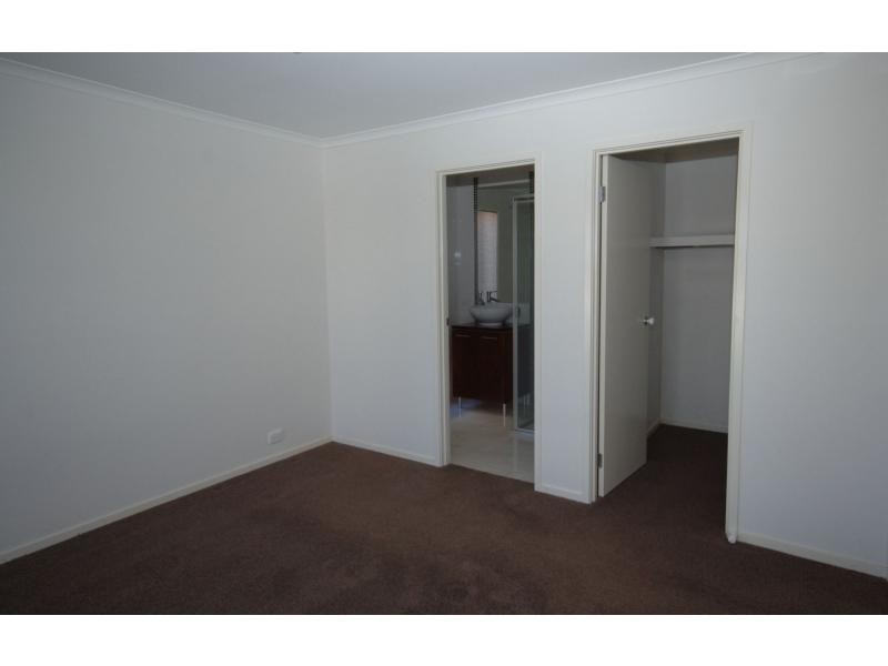 27 Monash Drive, Wangaratta VIC 3677