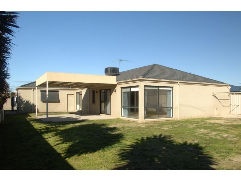 27 Monash Drive, Wangaratta VIC 3677