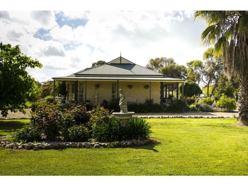 8 Browning Road, Killawarra VIC 3678