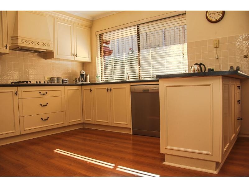 25 Lepena Crescent, Hallett Cove SA 5158