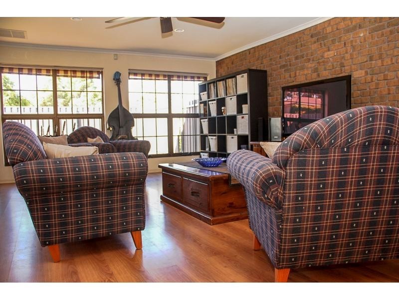 25 Lepena Crescent, Hallett Cove SA 5158