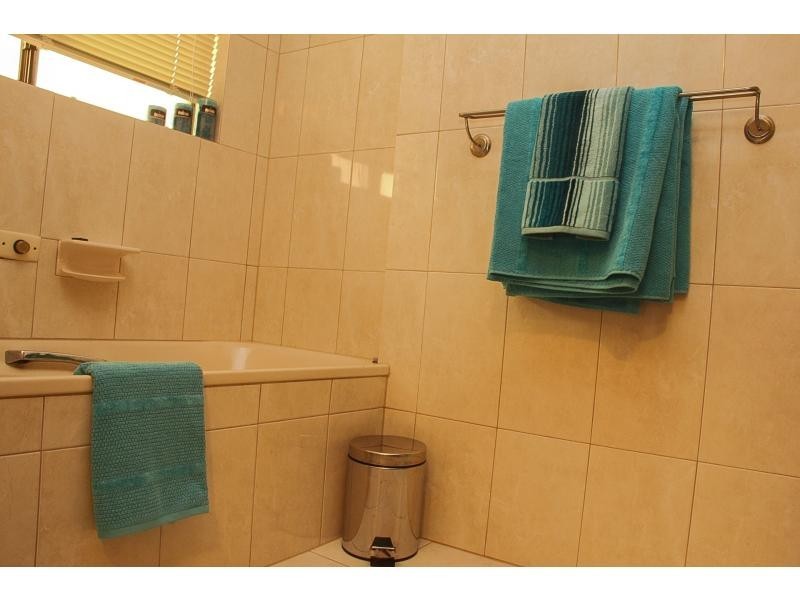 25 Lepena Crescent, Hallett Cove SA 5158