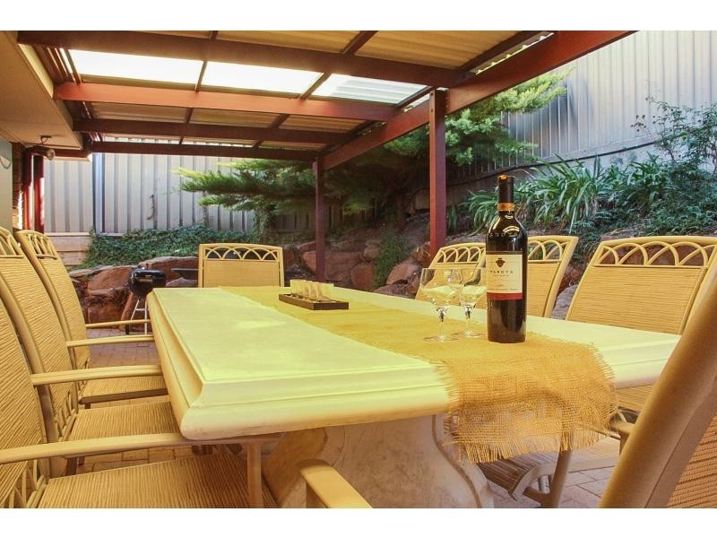 25 Lepena Crescent, Hallett Cove SA 5158