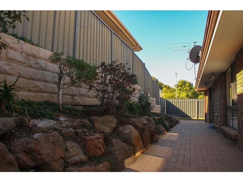 25 Lepena Crescent, Hallett Cove SA 5158