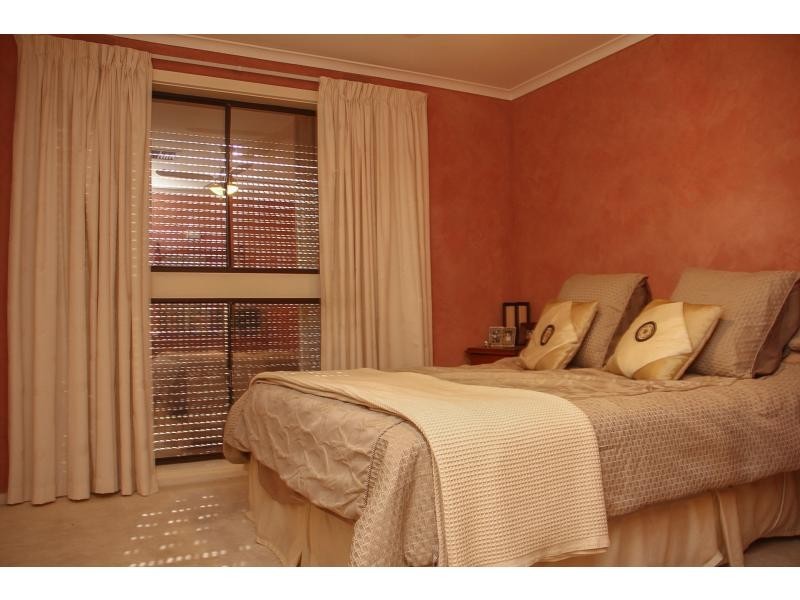 13 Cumberland Avenue, Para Hills SA 5096