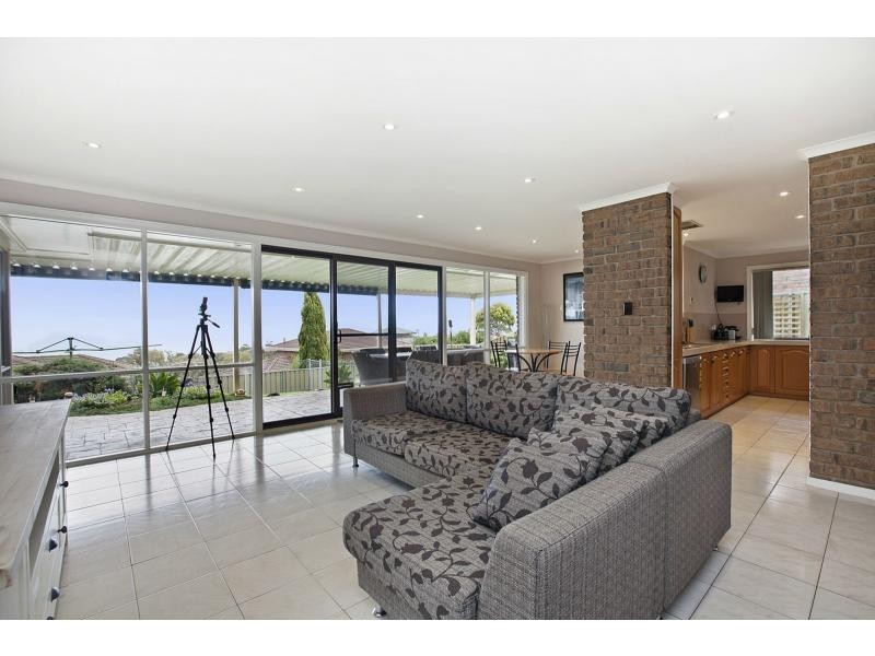 24 Neeangarra Crescent, Hallett Cove SA 5158