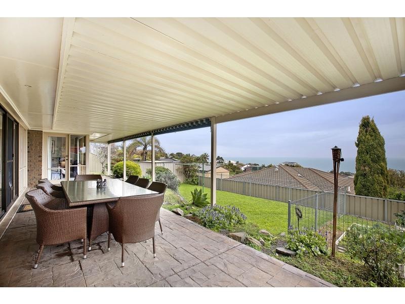 24 Neeangarra Crescent, Hallett Cove SA 5158