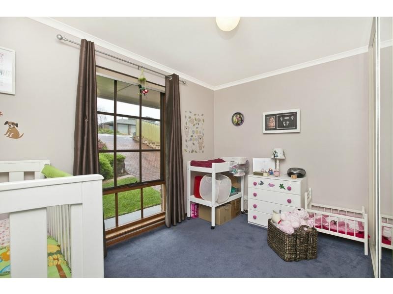 24 Neeangarra Crescent, Hallett Cove SA 5158