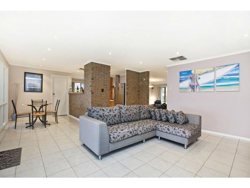 24 Neeangarra Crescent, Hallett Cove SA 5158