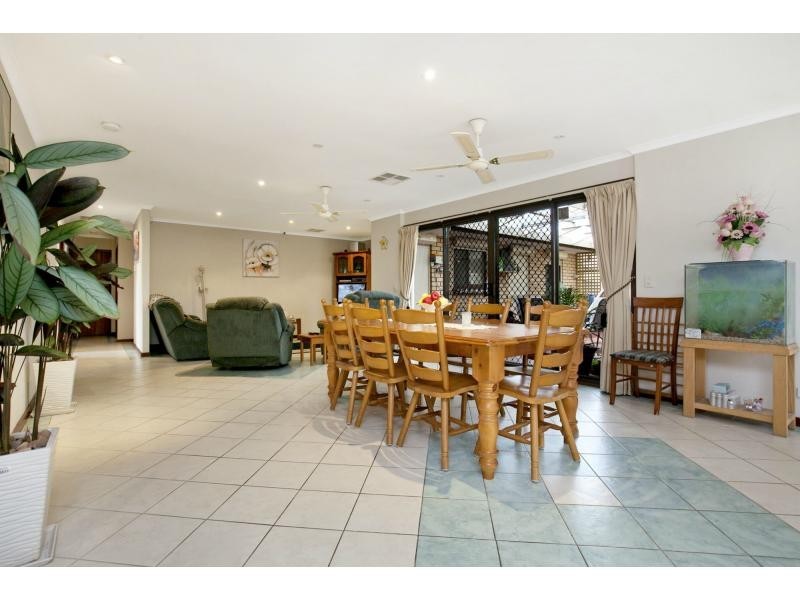 2 Granada Avenue, Gulfview Heights SA 5096