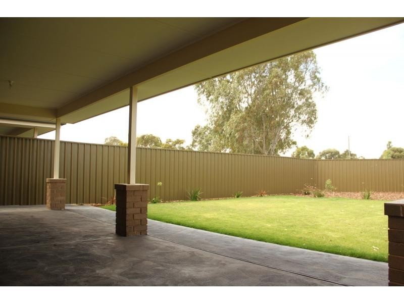 8 Dyson Street, Evanston SA 5116