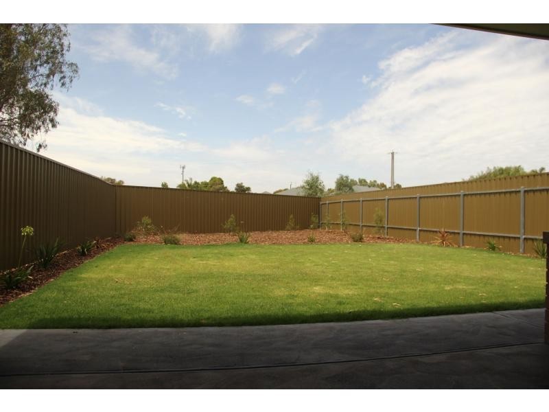 8 Dyson Street, Evanston SA 5116