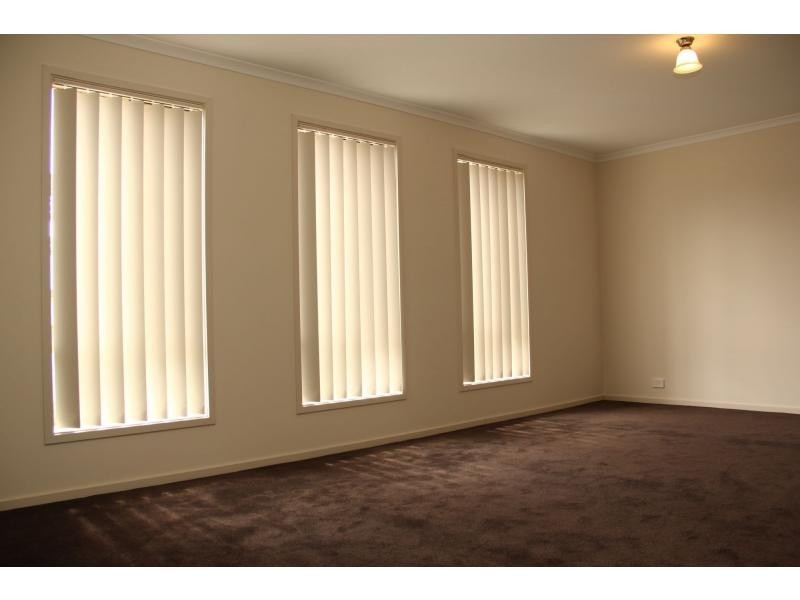 4 Dyson Street, Evanston SA 5116