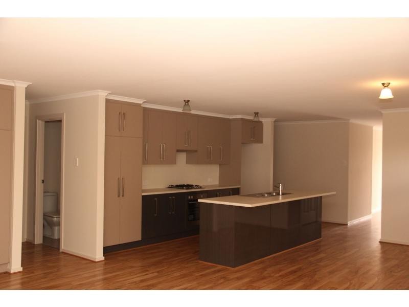 4 Dyson Street, Evanston SA 5116