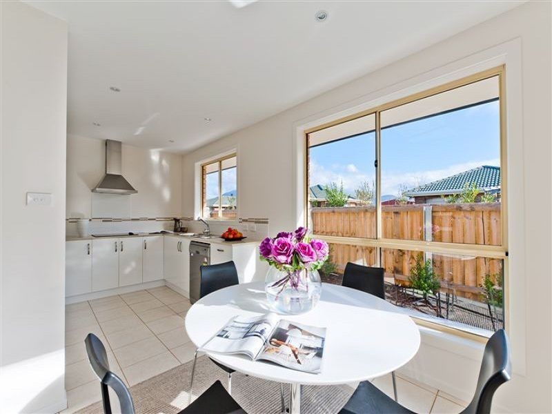 1/15 Talune Street, Lindisfarne TAS 7015