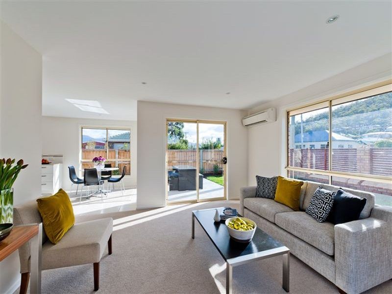 1/15 Talune Street, Lindisfarne TAS 7015