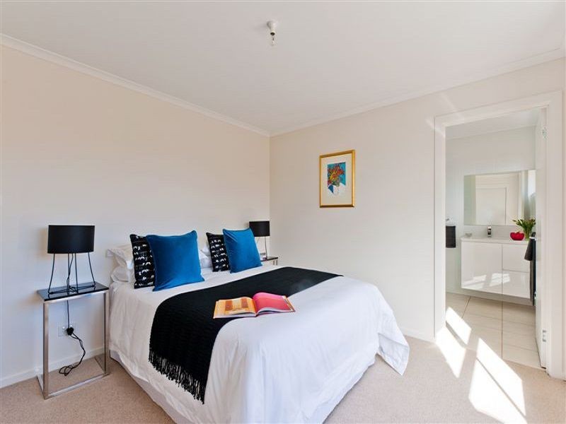 1/15 Talune Street, Lindisfarne TAS 7015