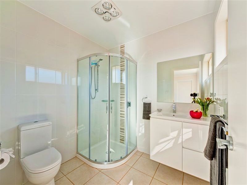 1/15 Talune Street, Lindisfarne TAS 7015