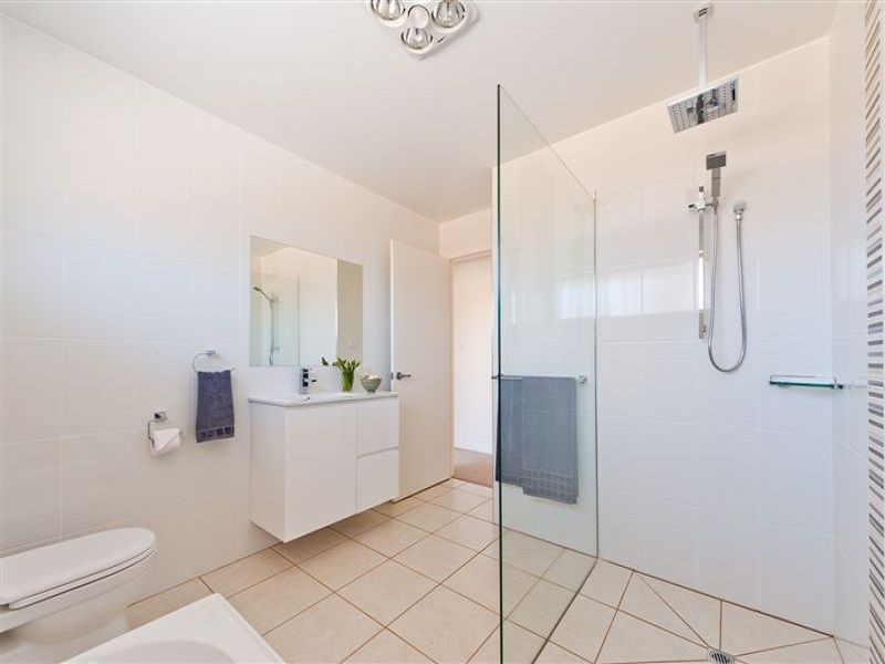 1/15 Talune Street, Lindisfarne TAS 7015