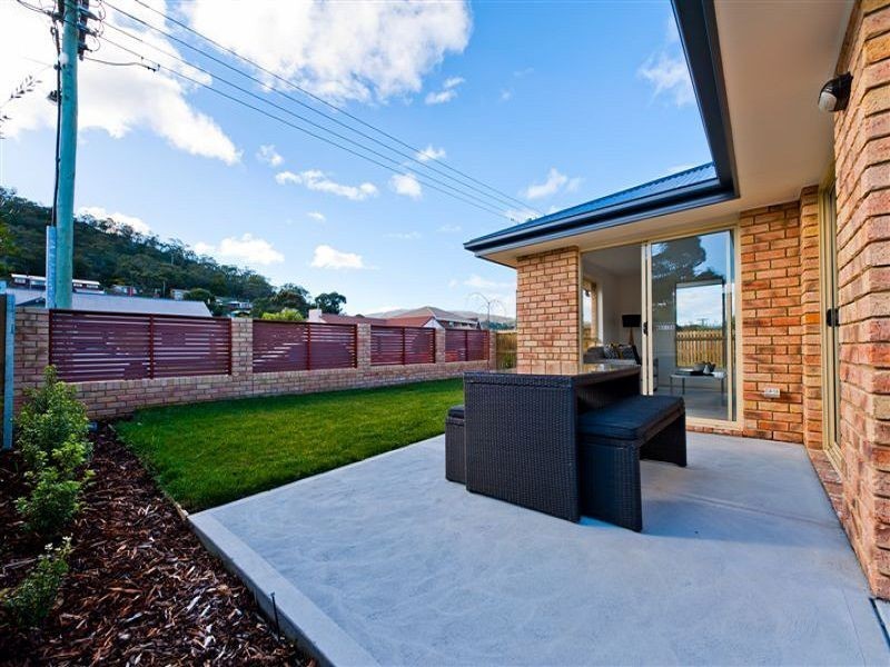 1/15 Talune Street, Lindisfarne TAS 7015