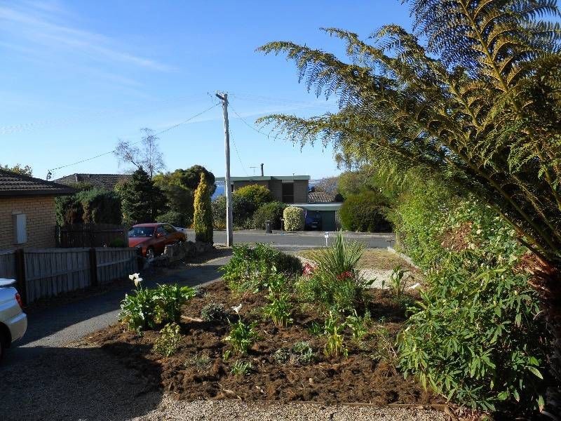 2/3 Carinya Street, Blackmans Bay TAS 7052