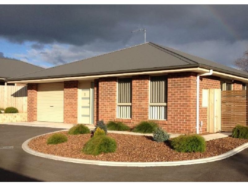 2/25a Adelaide Street, Westbury TAS 7303