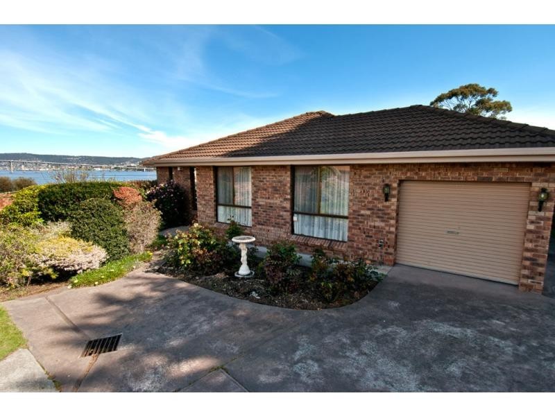2/7 Koluri Court, Lindisfarne TAS 7015