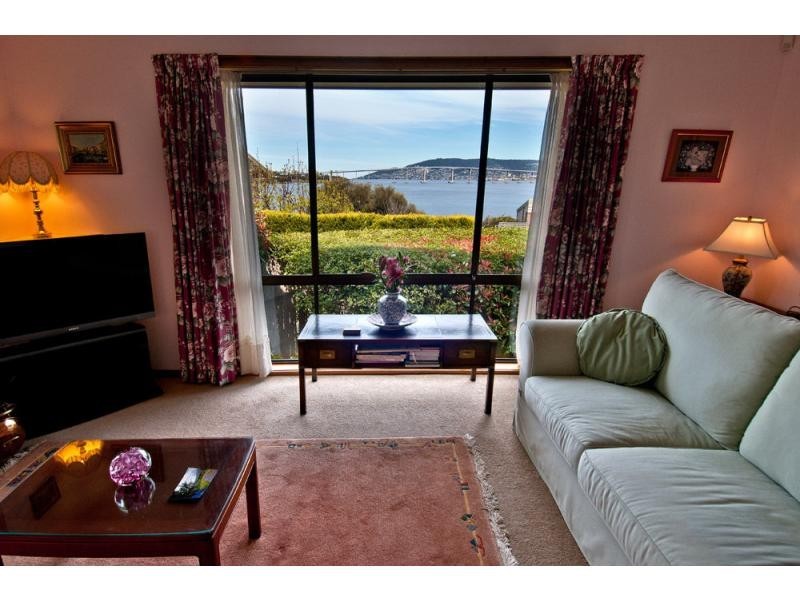 2/7 Koluri Court, Lindisfarne TAS 7015