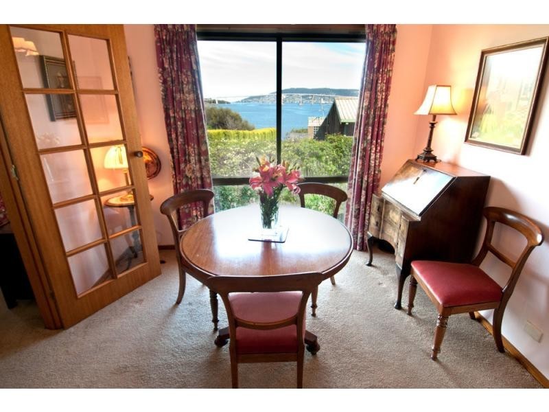 2/7 Koluri Court, Lindisfarne TAS 7015