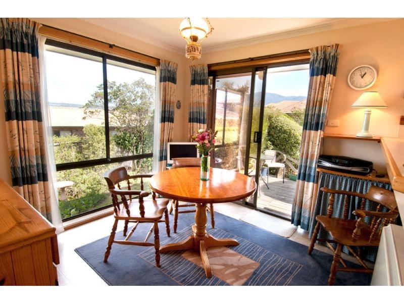 2/7 Koluri Court, Lindisfarne TAS 7015