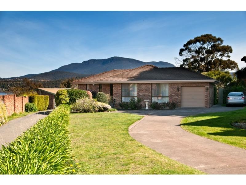 2/7 Koluri Court, Lindisfarne TAS 7015
