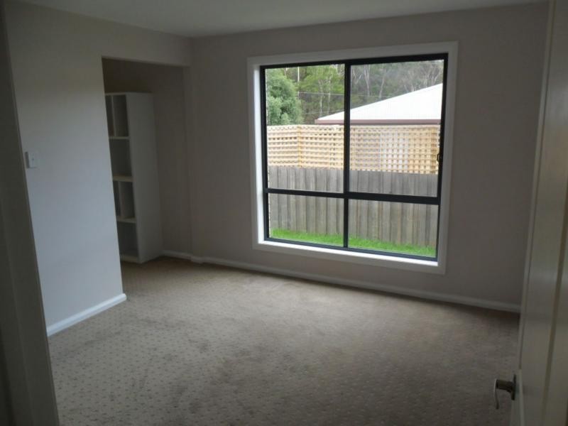 2/5 Owen Place, Summerhill TAS 7250