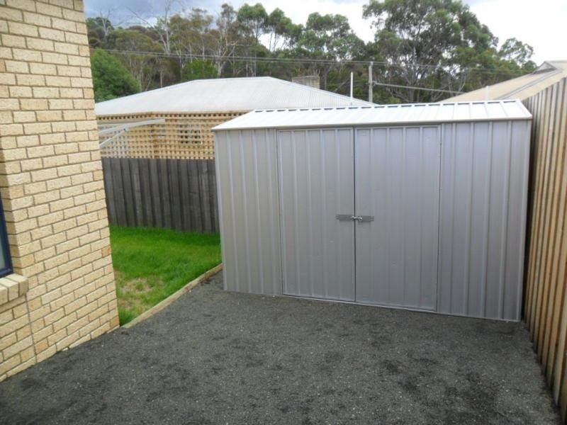 2/5 Owen Place, Summerhill TAS 7250