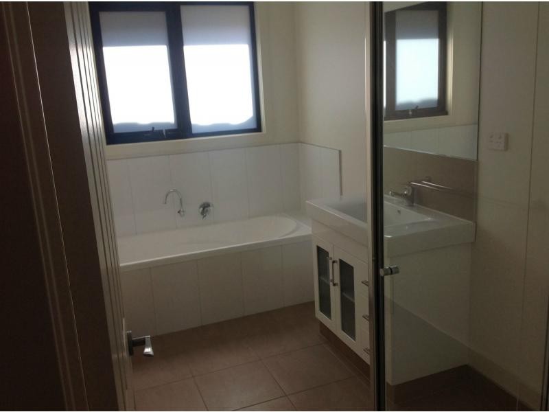 2/24 Henry Grove, Legana TAS 7277