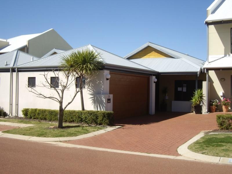 3/3 Piccolo Place, Halls Head WA 6210