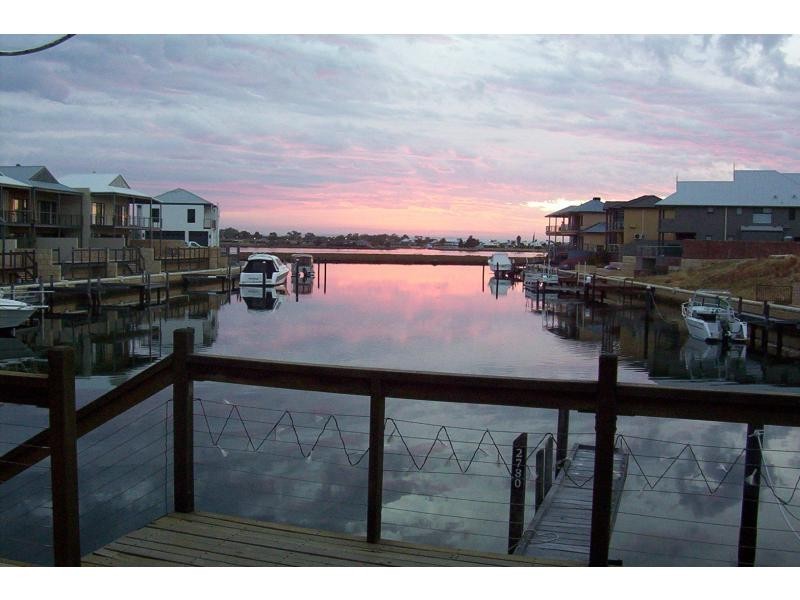 3/3 Piccolo Place, Halls Head WA 6210