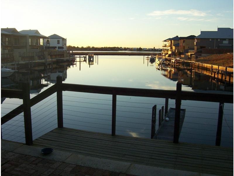 3/3 Piccolo Place, Halls Head WA 6210