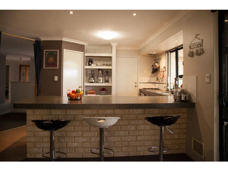 33 Belvoir Crescent, Orelia WA 6167