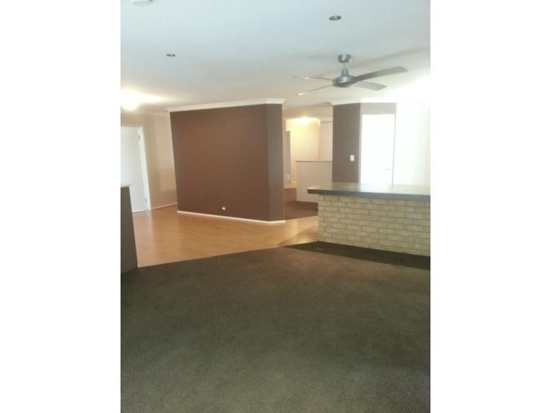 33 Belvoir Crescent, Orelia WA 6167