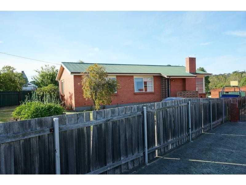 73 Paringa Avenue, Newnham TAS 7248