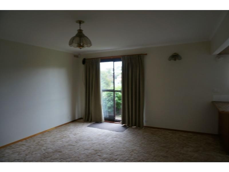 2/39 Bishops Drive, Newnham TAS 7248