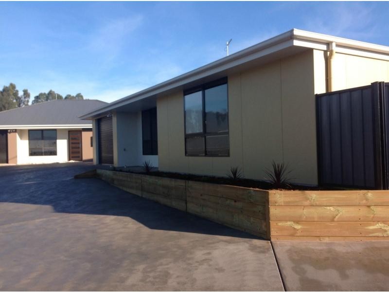 2/24 Henry Grove, Legana TAS 7277