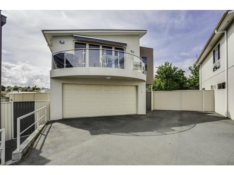 2/35 Rothesay Close, Newnham TAS 7248